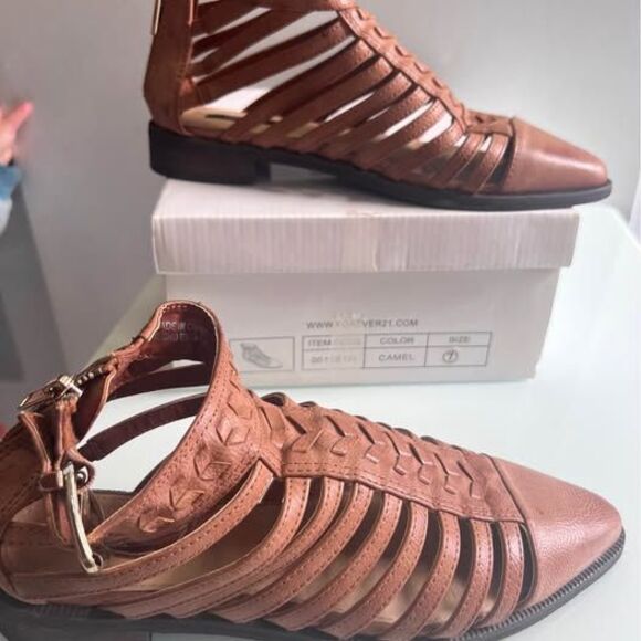 Forever 21 Camel Booties Flat Womens Size 7 - Picture 6 of 9